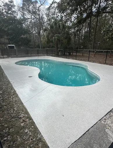 Light flake pool deck coating