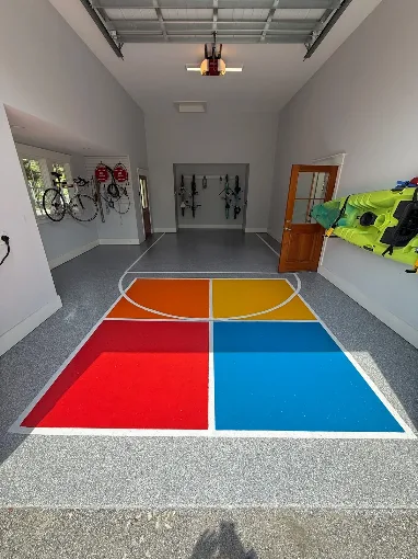 Room with a custom multicolor solid floor coating